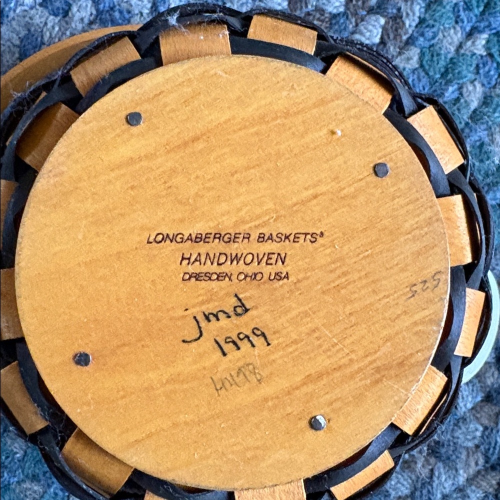 Rustic Daisy Woven Basket with Lid - Yellow - Picture 4 of 4